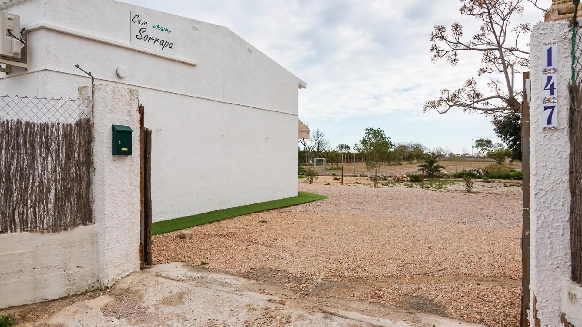 Nature Hideaway In Deltebre For Families