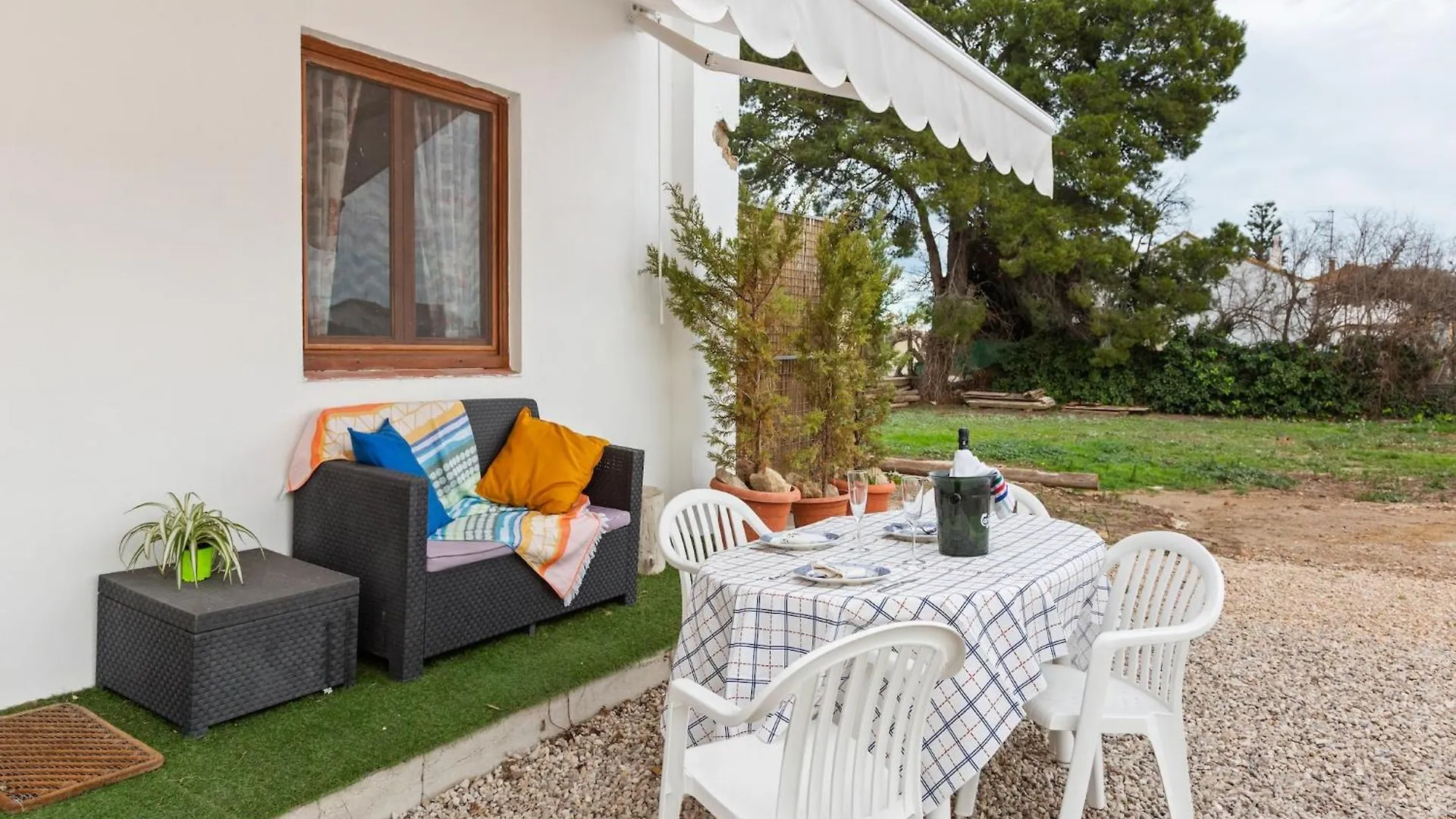 Nature Hideaway In Deltebre For Families