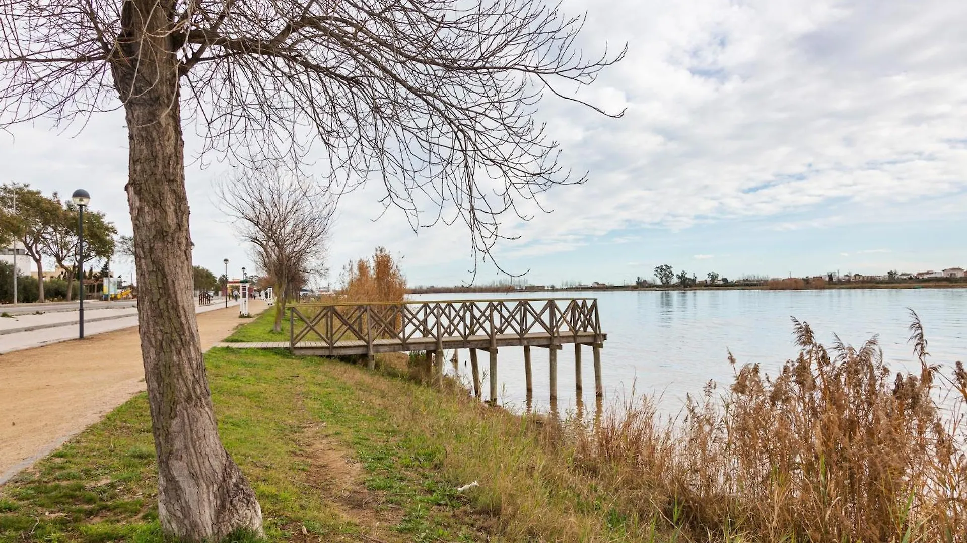 Nature Hideaway In Deltebre For Families